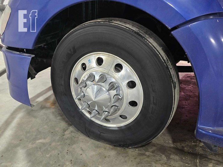 2015-kenworth-t680-image-22