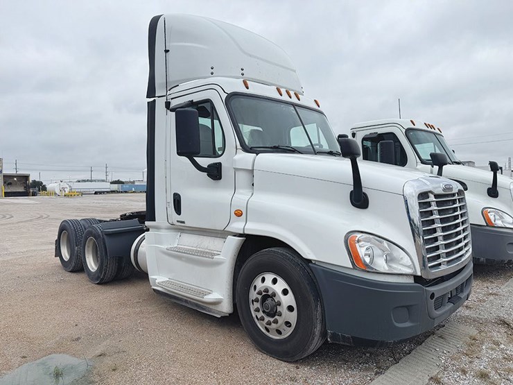 2017-freightliner-cascadia-125-evolution-image-1