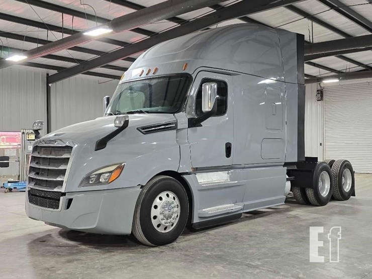 2020-freightliner-cascadia-126-image-1