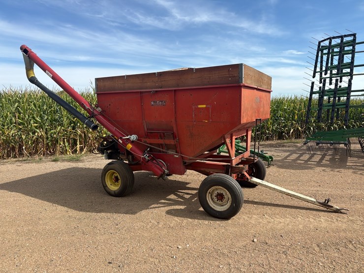 nu-bilt-co-(2)-compartment-gravity-wagon-seed-tender-w/-hyd-sudenga-brush-auger-image-1