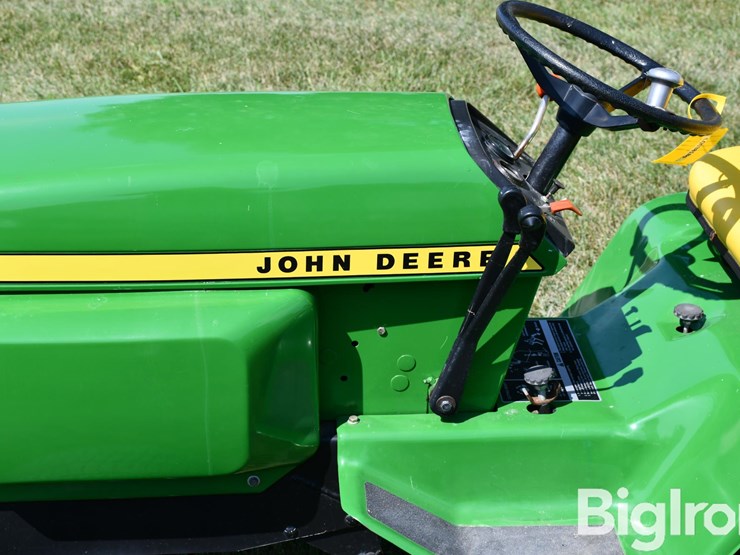 john-deere-300-image-11