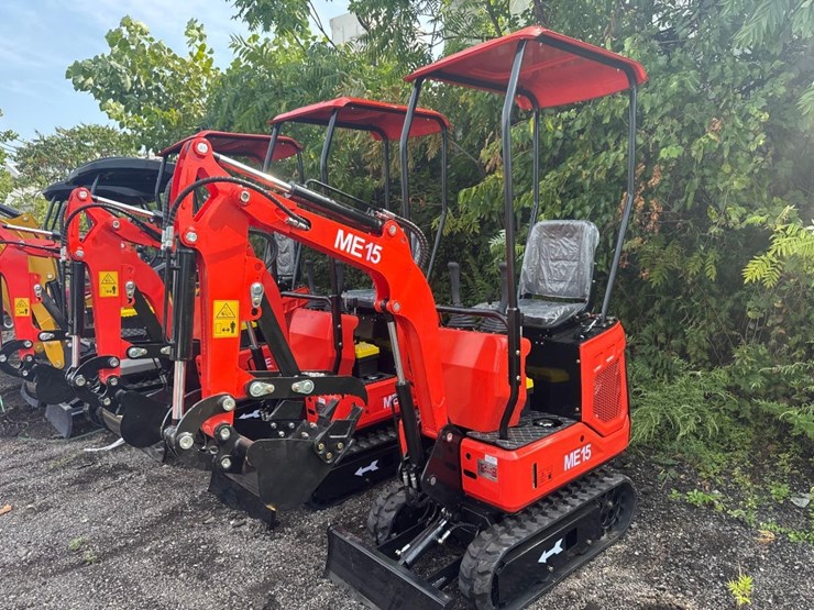 new-sd-lanch-co-mini-excavator-model-me15-image-1