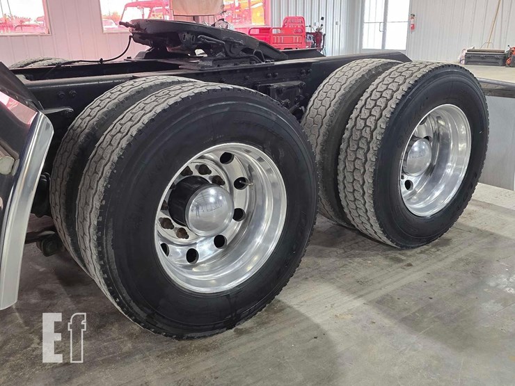 2015-kenworth-t680-image-23