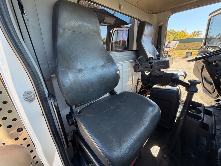 2016-hino-338-image-82