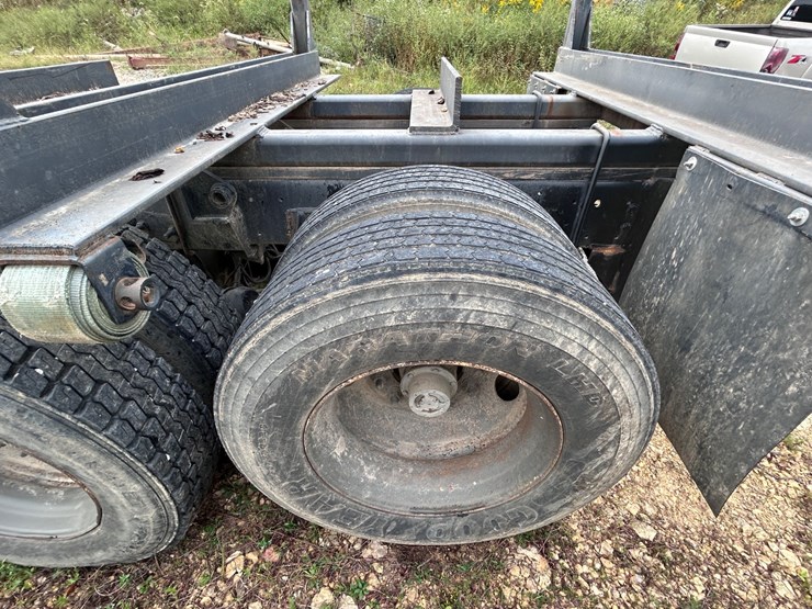 #39-•-2005-sterling-tri-axle-log-truck-image-5