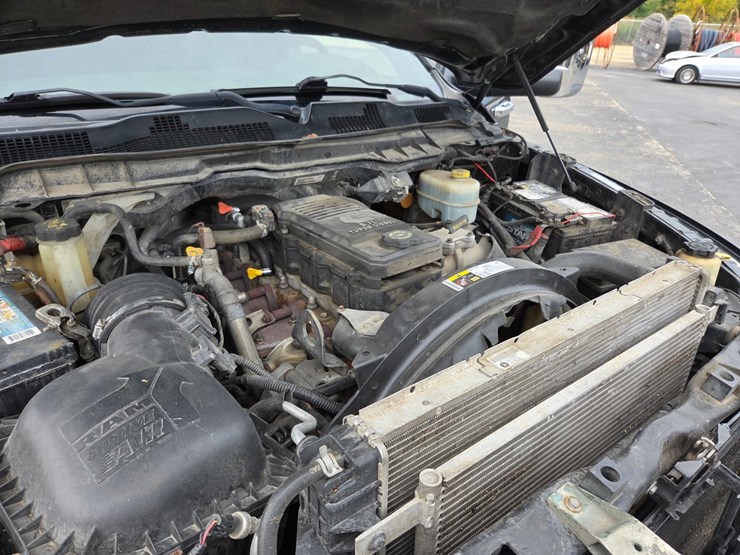 2015-dodge-3500-image-21