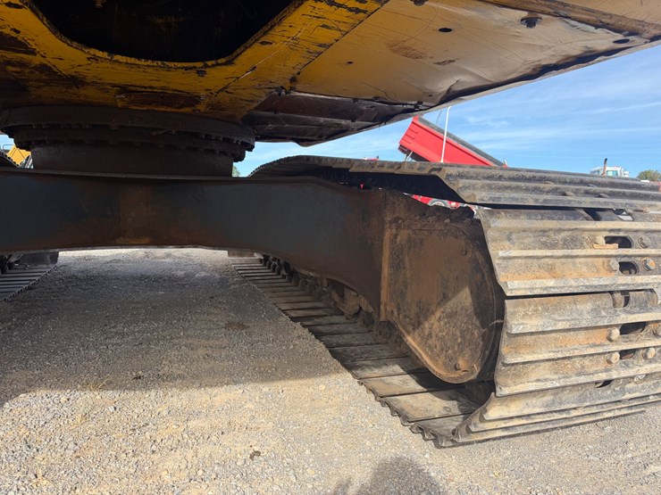2012-komatsu-pc210-lc-10-image-12