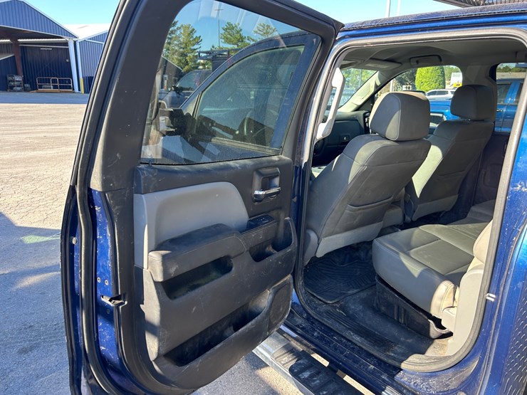 2016-chevrolet-3500-image-40
