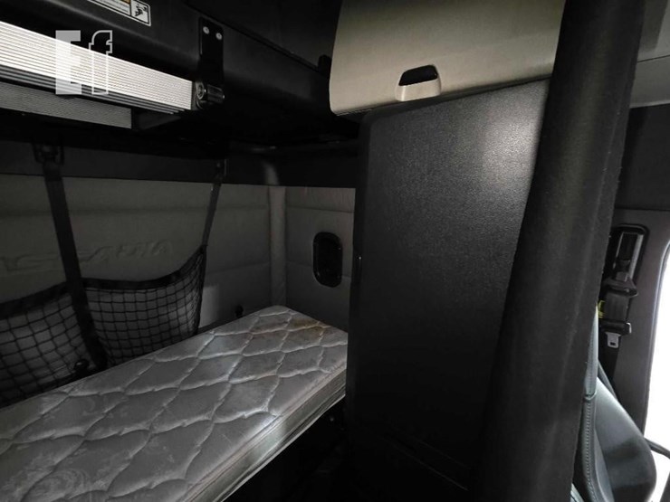 2020-freightliner-cascadia-126-image-20