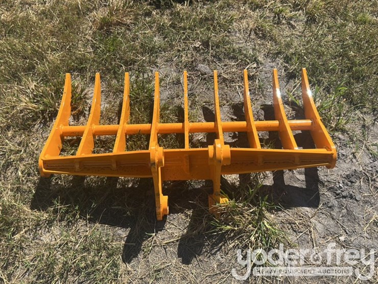 caterpillar-303-image-8