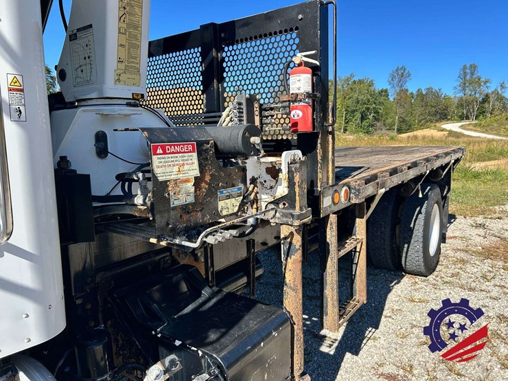 2007-peterbilt-335-image-40