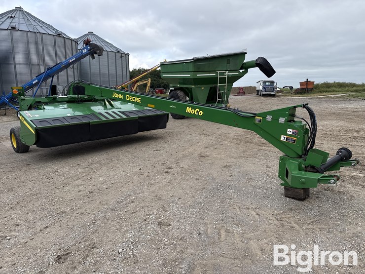 2020-john-deere-946-image-3