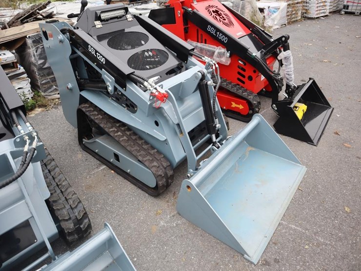 ssl-1200-mini-skidsteer-image-2
