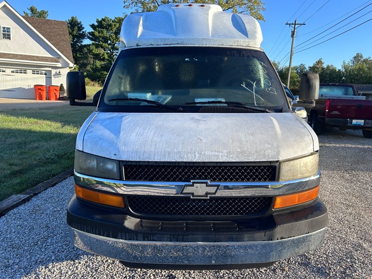 #95-•-2007-chevrolet-express-van-image-11