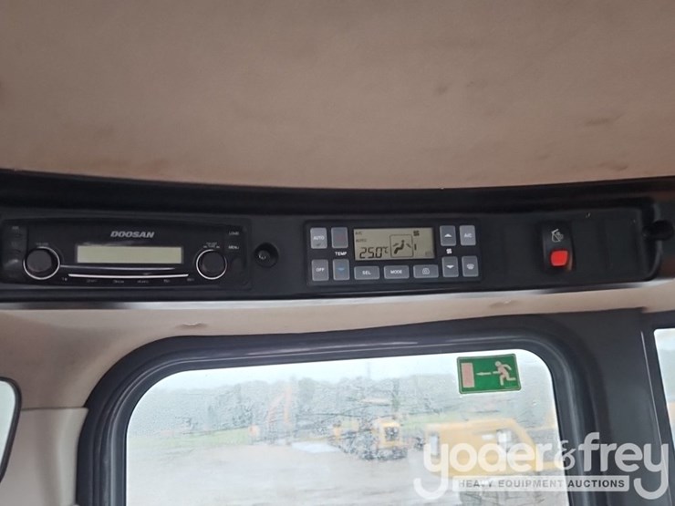 2018-doosan-dl220-5-image-27