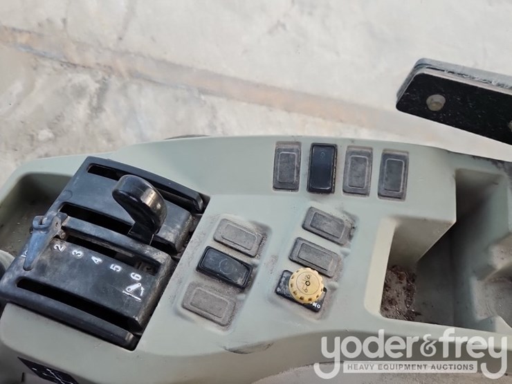 2012-john-deere-4520-image-25