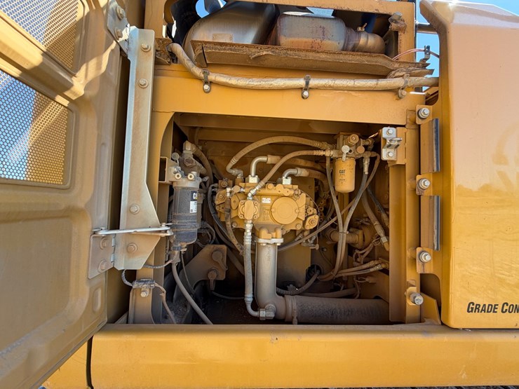 2016-caterpillar-323fl-image-20