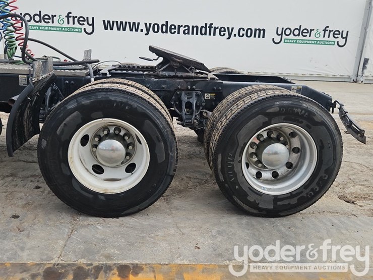 2019-peterbilt-579-image-13