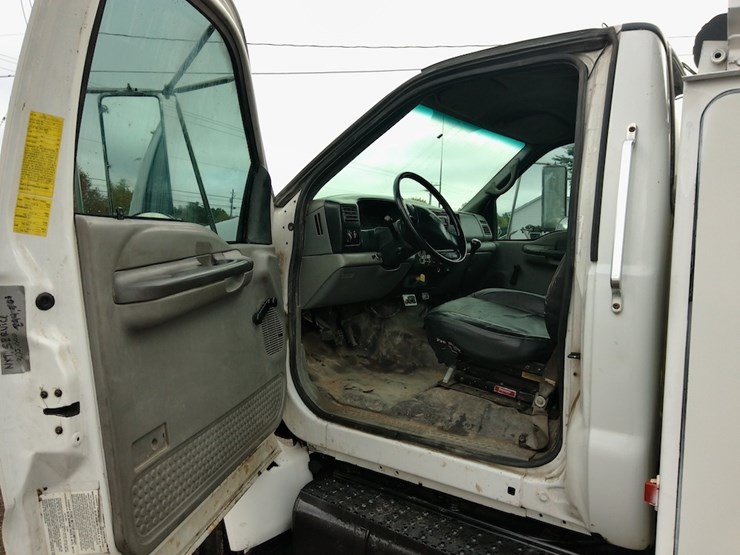 2004-ford-f650-image-9