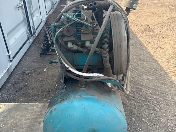compair-kellogg-co-horizontal-air-compressor-image-1