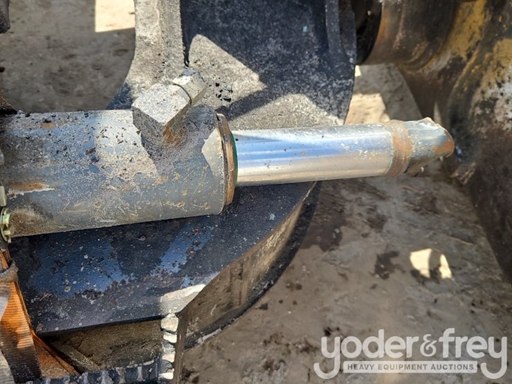 2016-deere-700k-lgp-image-16