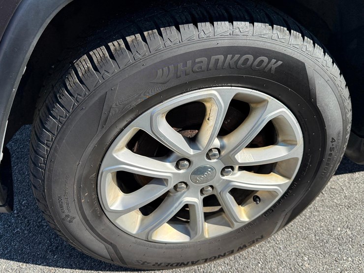 2014-jeep-grand-cherokee-laredo-image-9