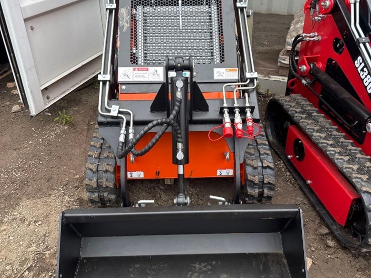 new-sdlool-co-mini-stand-on-skidloader-model-36c-image-1