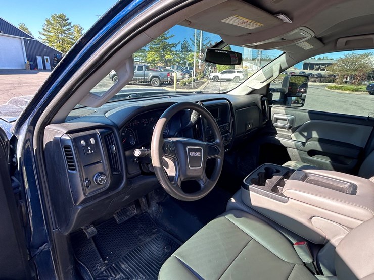 2017-gmc-3500-image-39