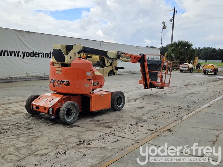 2015-jlg-e400ajpn-image-2