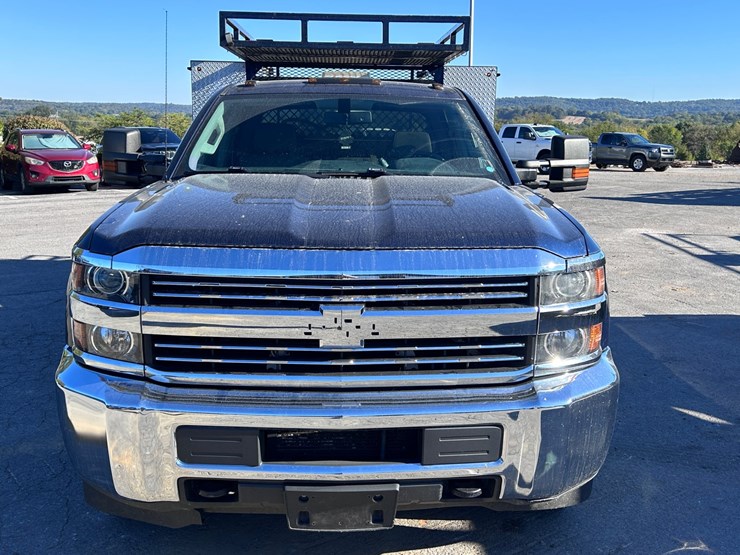 2016-chevrolet-3500-image-12
