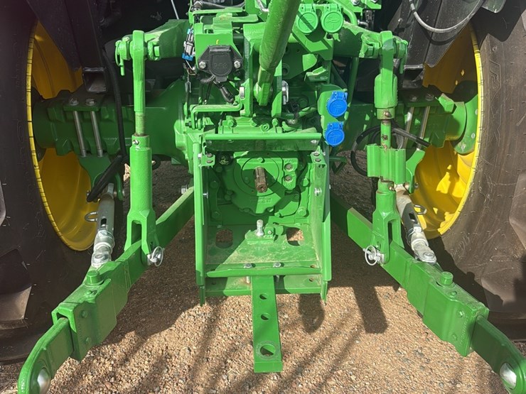 2023-john-deere-5075e-image-7
