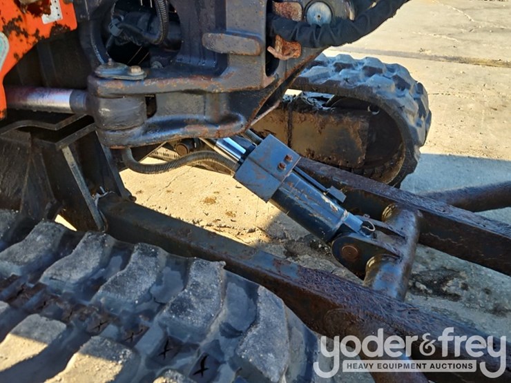 2017-kubota-kx040-4-image-14