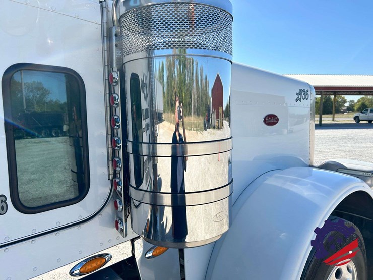 2018-peterbilt-389-image-47