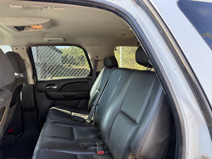 2008-chevrolet-tahoe-image-35