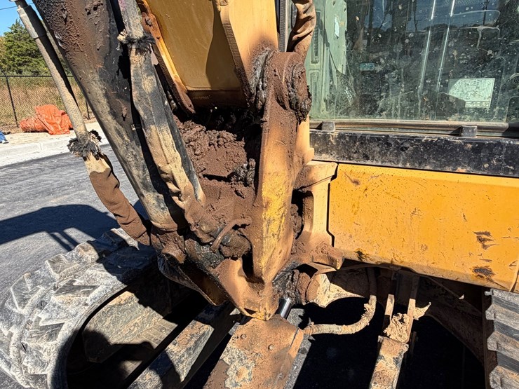 2018-caterpillar-305.5e2-image-14