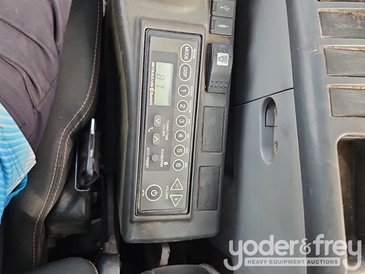 2018-case-cx210d-image-32
