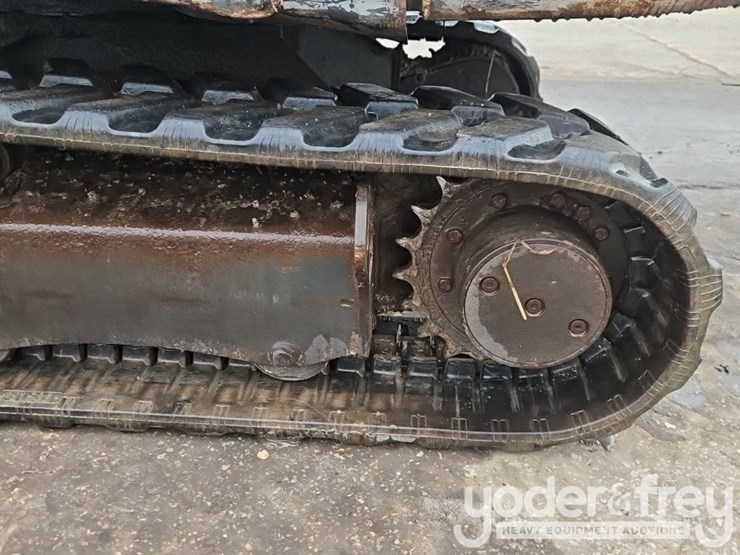 2020-bobcat-e32-image-25