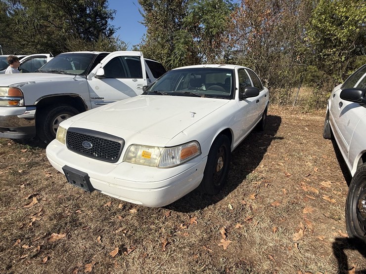#46835-•-2005-ford-crown-victoria-sedan-2fafp71wx5x153100-inv#46835-image-1