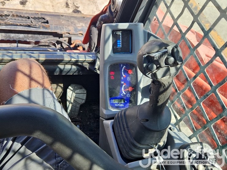 2019-kubota-svl95-2s-image-27