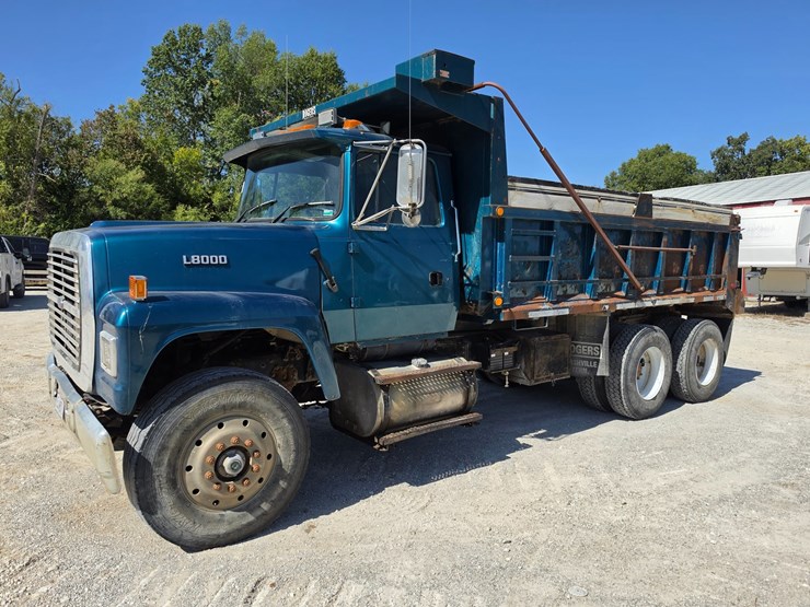 1996-ford-lt8000-image-2