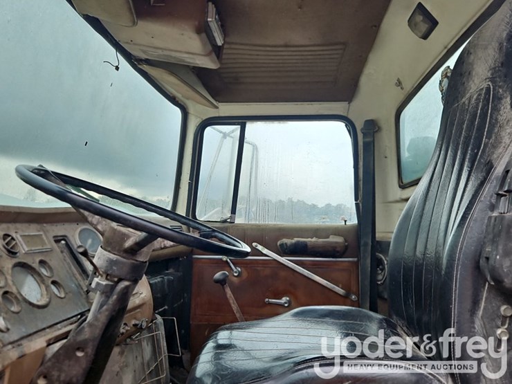 1990-ford-l8000-image-27