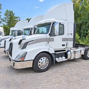 2017 VOLVO VNL T/A DAY CAB, VOLVO ENGINE D13 425 H.P., ODOMETER READING (MILES) 823485, VOLVO I