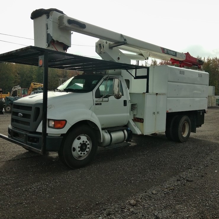 2015 FORD F750