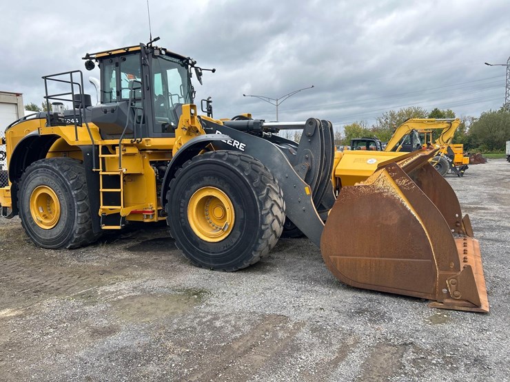 2024-deere-844-p-tier-image-1