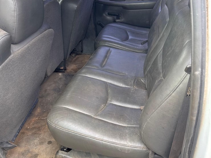 2003-chevrolet-2500hd-image-16