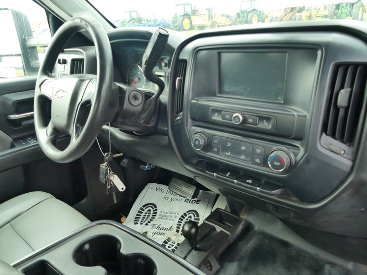 2017-chevrolet-2500hd-image-10