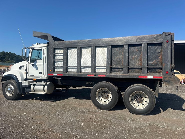 2003-mack-granite-cv713-image-4