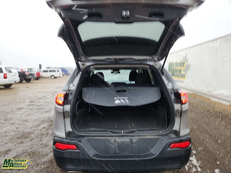 2015-jeep-cherokee-image-21