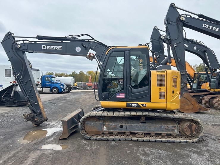 2023-deere-135-p-tier-image-40