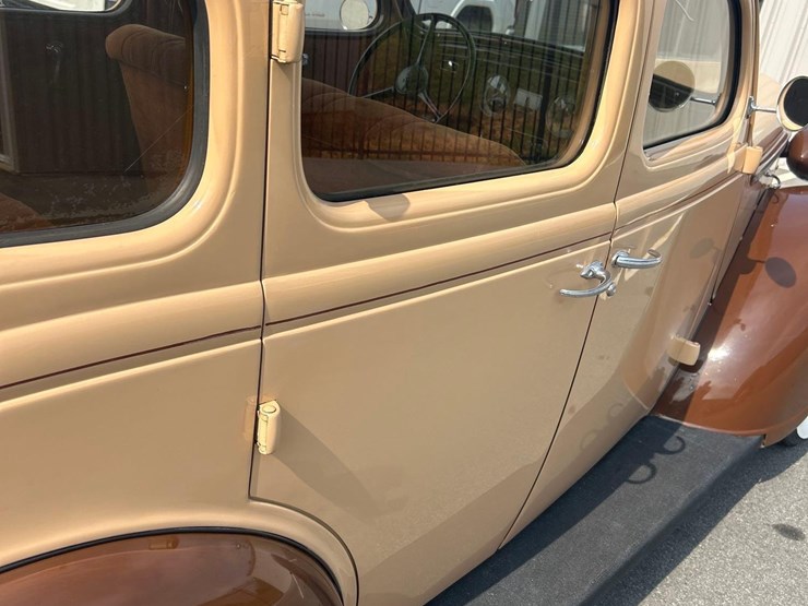 1938-plymouth-4-door-sedan-image-10